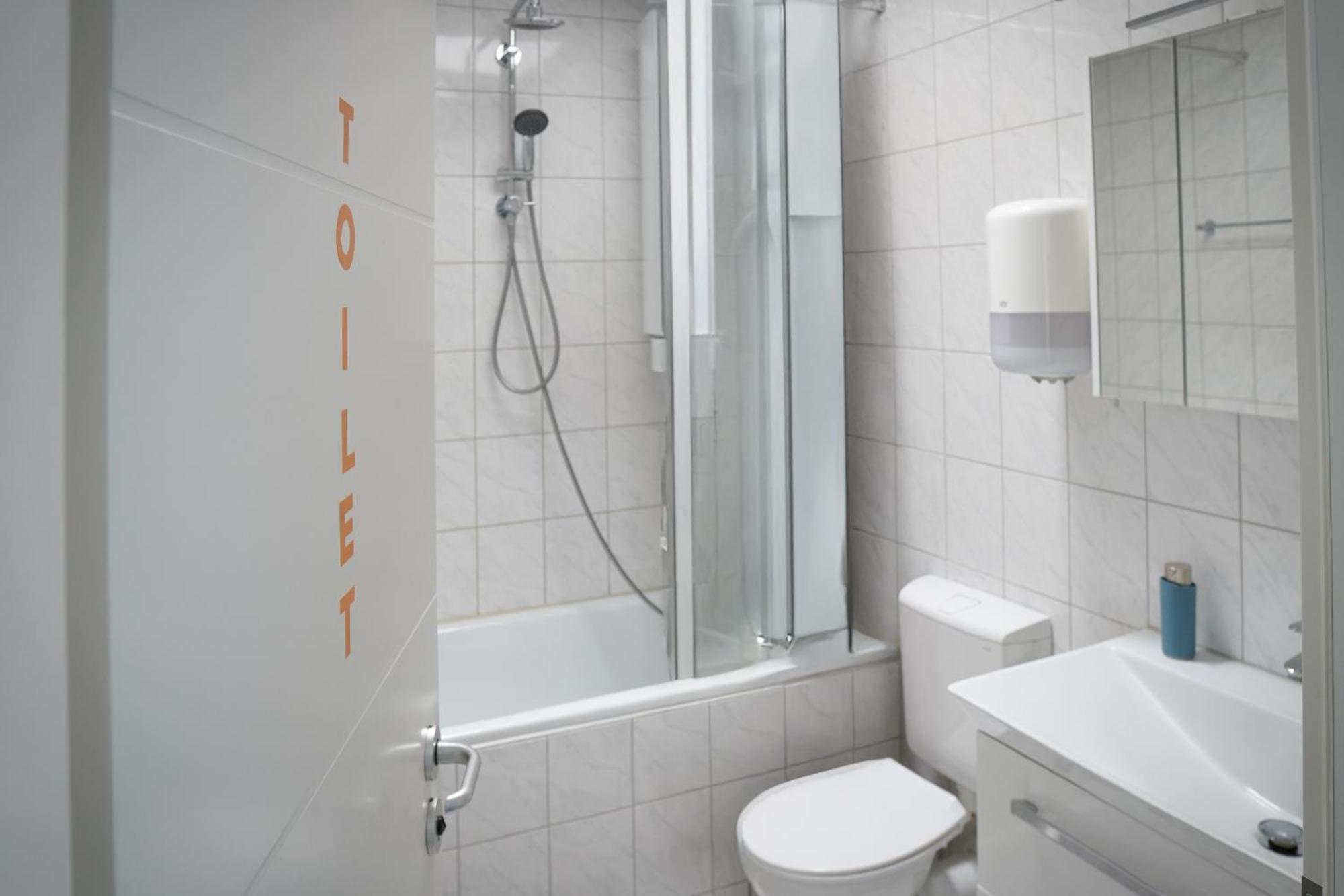 Spacehotel Karlsruhe Ngoại thất bức ảnh