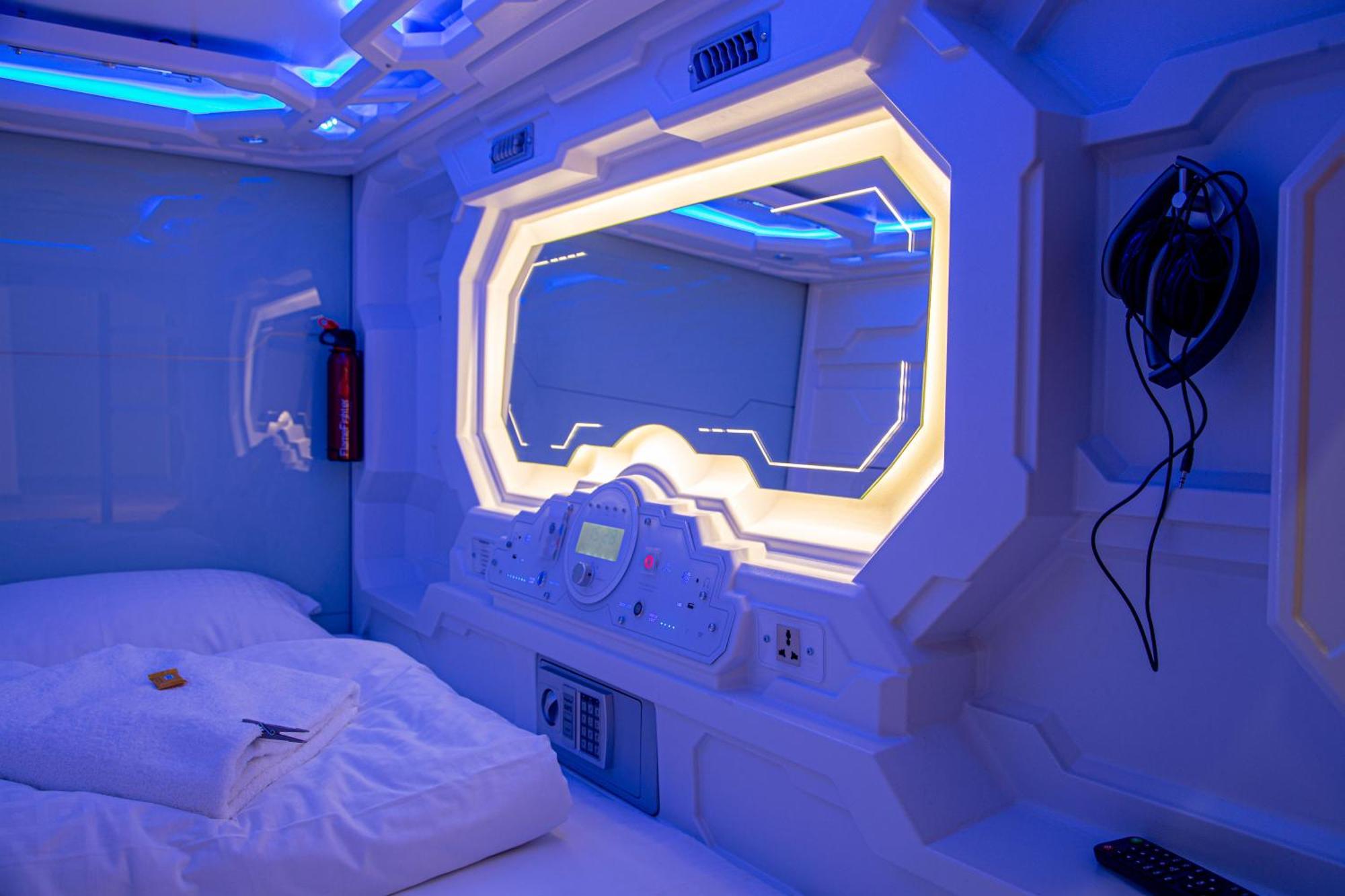 Spacehotel Karlsruhe Ngoại thất bức ảnh